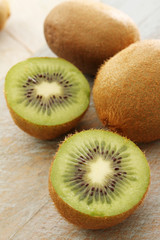 preparing fresh kiwi fruit