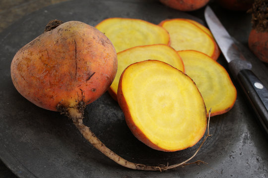 preparing fresh beetroot