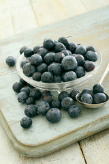 preparing fresh blueberries