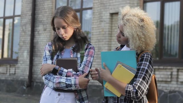 Girl tell out young sensitive girlfiend secret offending after quarrel, argument