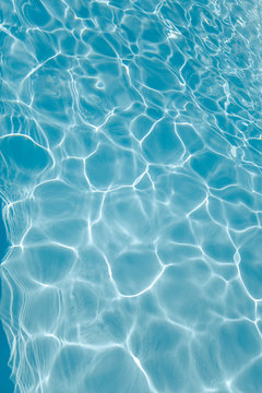 Blue water in a swimming pool 