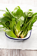 Spinach leaves in a bowl 
