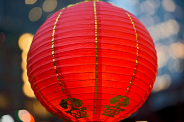 Obraz premium Red and orange paper lanterns. Chinese valentine's day lantern festival.