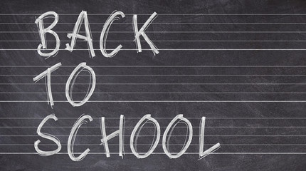 Obraz premium Back to school text on blackboard