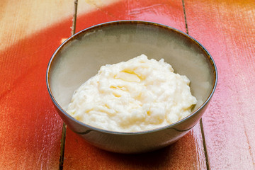 mashed potatoes on bowl
