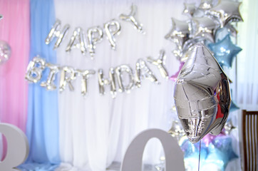 Aerial balloon in the shape of a star on the background of the inscription on happy birthday