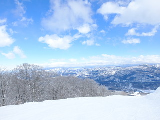 Fototapeta na wymiar 雪山からの眺め