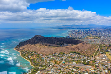 Fototapeta premium Aerial view of Waikiki Beach and Diamond Head volcano in Honolulu in Hawaii from a helicopter