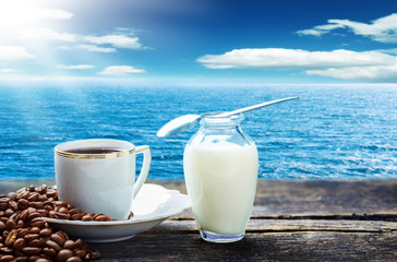 Breakfast on the beach, Coffee by the sea