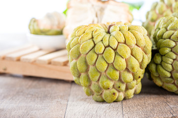 Obraz premium fresh sugar apple fruit(Custard Apple),sweetsop on wooden table background