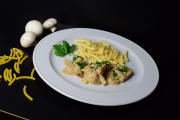 Geschnetzeltes mit Makkaroni