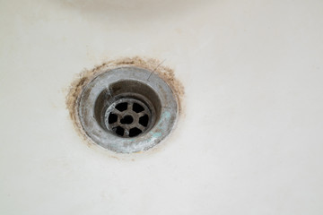 Drain the ceramic wash basin