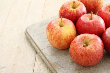 preparing fresh apples