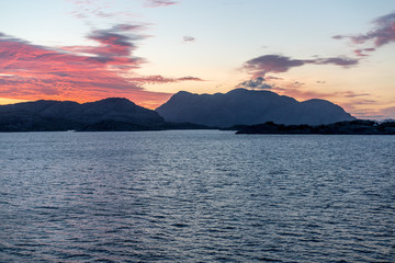 Sonnenuntergang in den Fjorden Norwegens