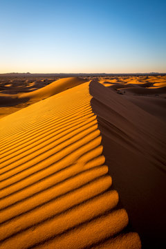 Große Düne in der Wüste von Marokko
