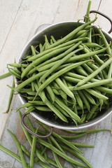 preparing fine green beans