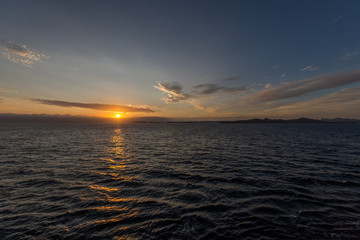 Naklejka premium Sonnenuntergang in den Fjorden Norwegens