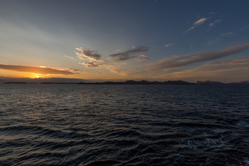 Sonnenuntergang in den Fjorden Norwegens