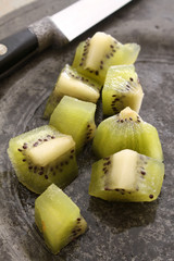 preparing fresh kiwi fruit