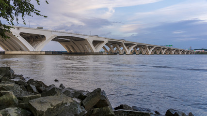 The Woodrow Wilson Memorial Bridge spans the Potomac River between Alexandria, Virginia, and the state of Maryland. - obrazy, fototapety, plakaty