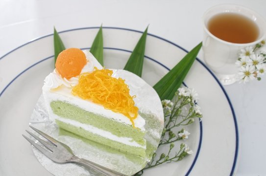  Gold Egg Yolk Thread Cakes and Pandan or thai Language call cake bai tey foi thong.