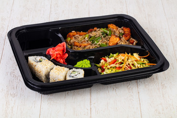Bento set with roll