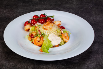 Salad Caesar with prawn