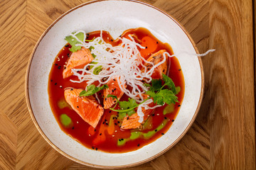 Tataki salmon with sauce