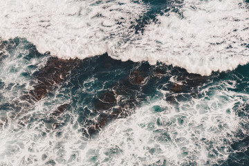 Obraz premium Texture waves and rocks in the sea bali indonesia