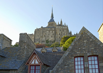 Fototapeta premium Old stone houses under Mont-Saint Michel abbey