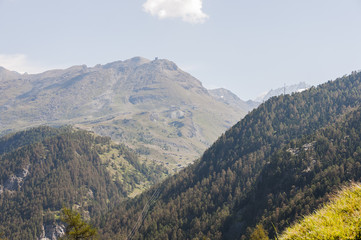 Fototapeta premium Zermatt, Rothorn, Bergbahn, Wallis, Alpen, Walliser Berge, Findeln, Findelbach, Findelschlucht, Wanderweg, Lärchenwald, Sommer, Schweiz