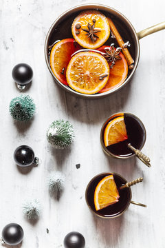 Pot and two cups of mulled wine