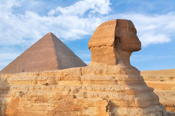 Fototapeta na wymiar Great Sphinx of Giza and Pyramid of Khufu, Egypt