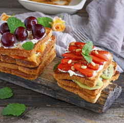 French toast with cottage cheese, strawberries and kiwi