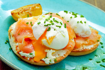 smoked salmon with poached egg muffin