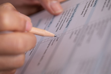 Obraz premium hand of man, checking data list on papaerwork
