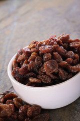 dried raisins in dish