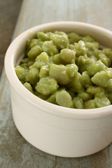 traditional british mushy peas