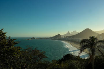 Rio de Janeiro beach at sunset - Pôr do sol caindo sobre a cidade do Rio de Janeiro (Leme e Copacabana vistos do Forte Duque de Caxias)