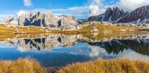 Drei-Zinnen-See mit Spiegelung des Paternkofels