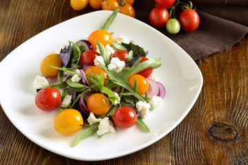 Green salad with cherry tomatoes and cottage cheese