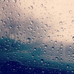 Капли дождя