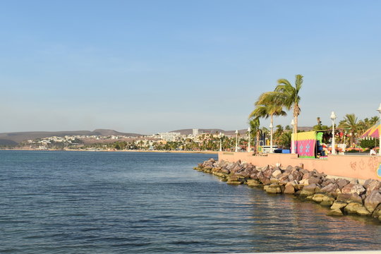 playa en el centro de la ciudad de la paz bcs