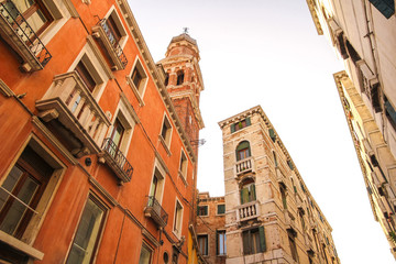 Obraz premium View on a historic church in Venice, Italy on a sunny day.