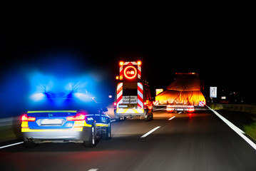 Absicherung eines Schwertransportes