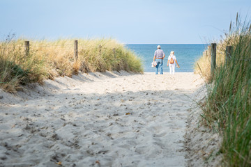 Senior Paar in Urlaub an der Ostsee
