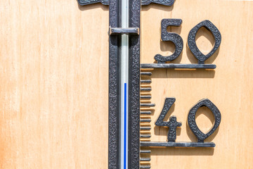 Extrem heiße Temperaturen auf einem Thermometer
