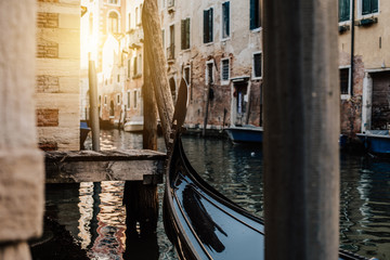 Obraz na płótnie Canvas Gondel in einem Kanal in Venedig 
