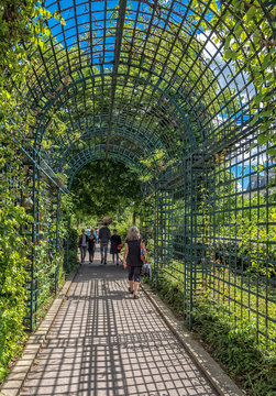 Garden Arch at Promenade Plant&eacute;e 