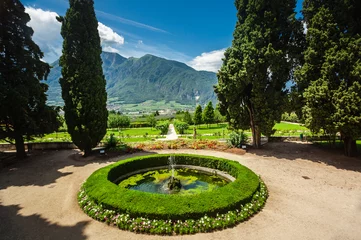 Papier Peint photo autocollant Fontaine Classic italian garden in Trento